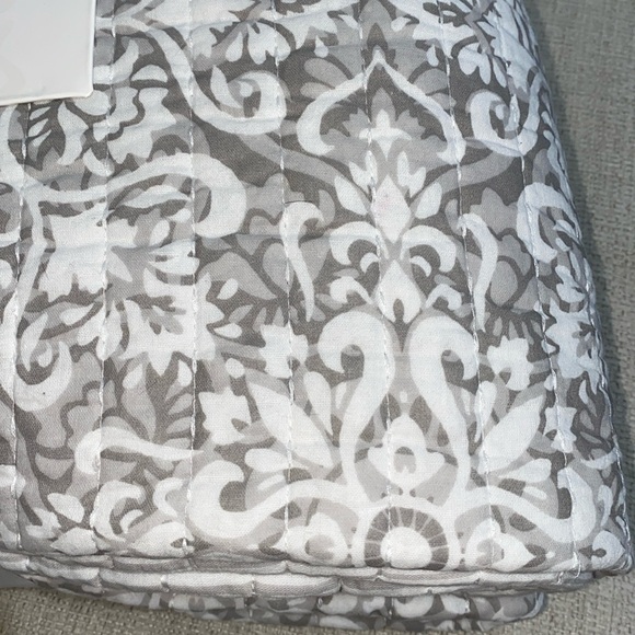 Nicole Miller Home TWIN Cotton Reversible Quilt Gray and White - Picture 8 of 9